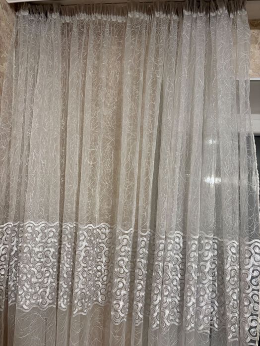 Тюль біла з вишивкою гарної якості  бувшого вжитку. Турція.