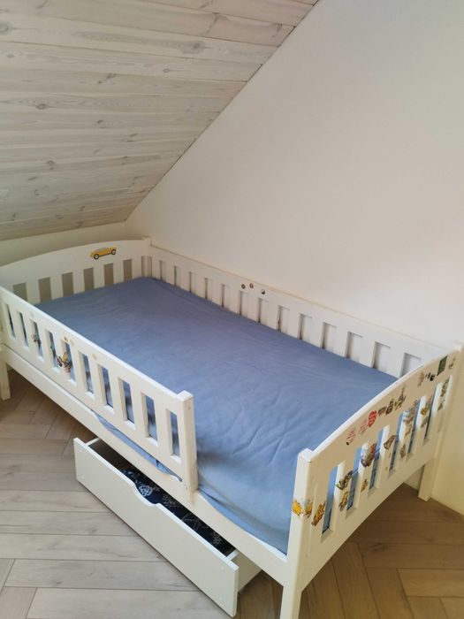 Sprzedam łóżko dziecięce z dwoma szufladami+materac