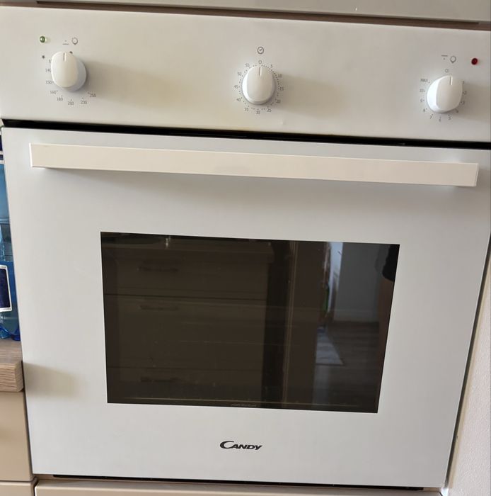 Biały piekarnik gazowy do zabudowy meblowej CANDY