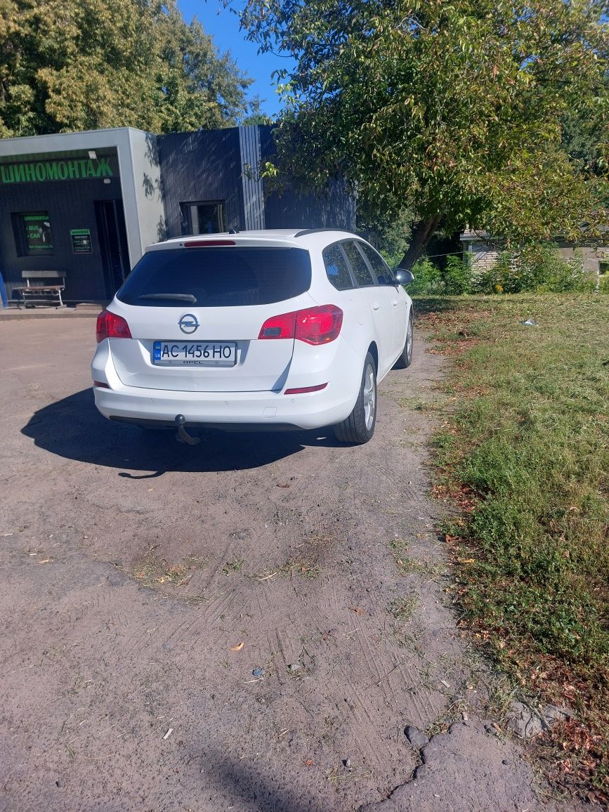 Opel astra j 2012р 1.7 дизель
