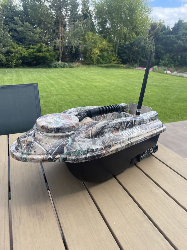 łódeczka zanętowa Boatman Actor pro MK4i camo GPS+echosonda sn 2.2