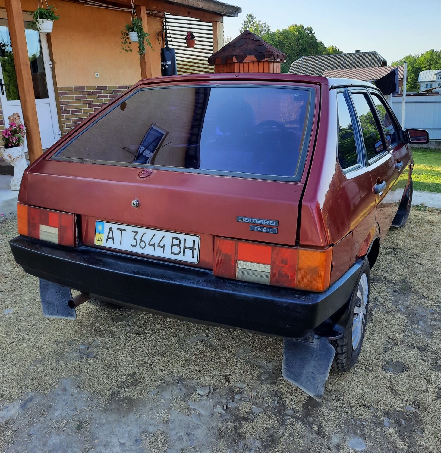 Автомобіль ваз 2109