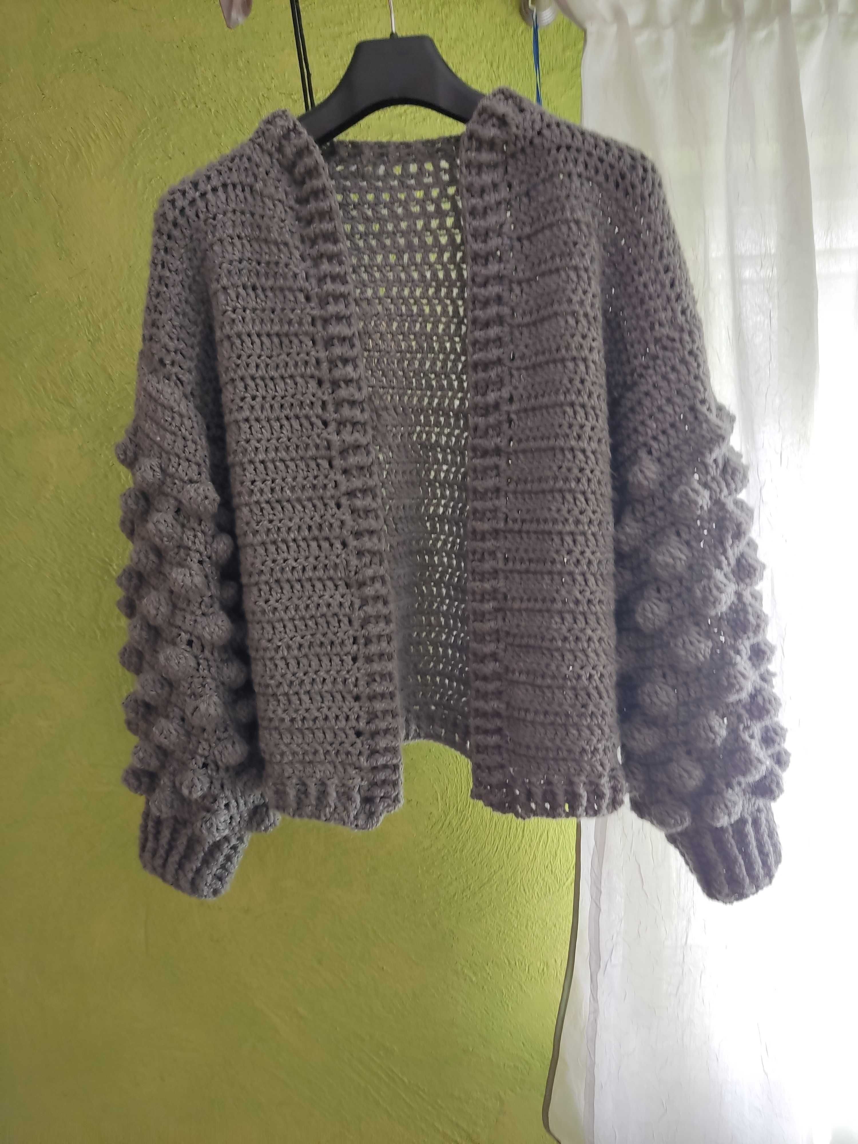 Sweter na szydełku