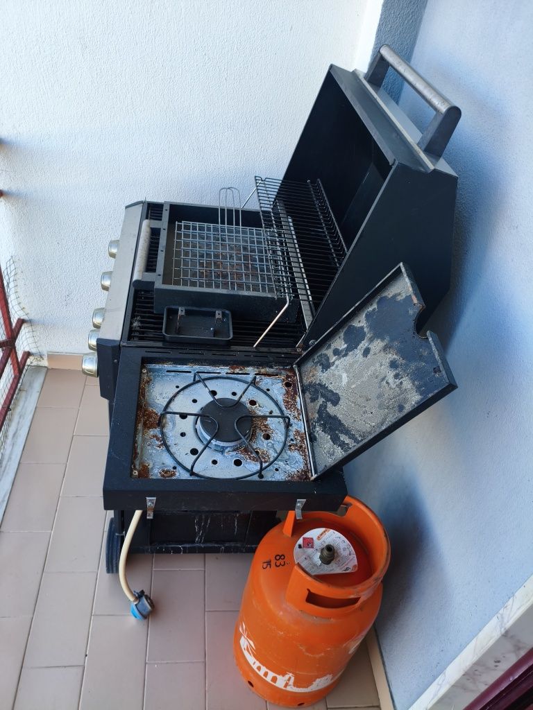 Churrasqueira / Grelhador a Gás com Botija Incluída