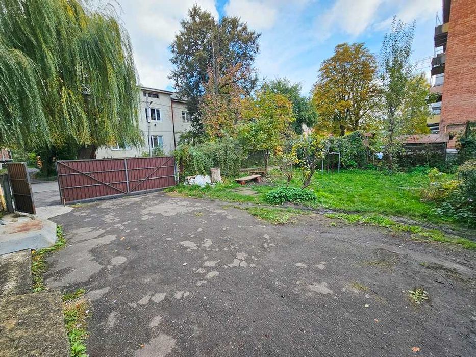 Житлова двокімнатна квартира з меблями та власним опаленням...