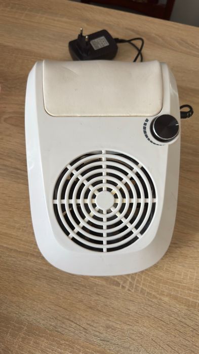 Sprzedam mały pochłaniacz pyłu do manicure