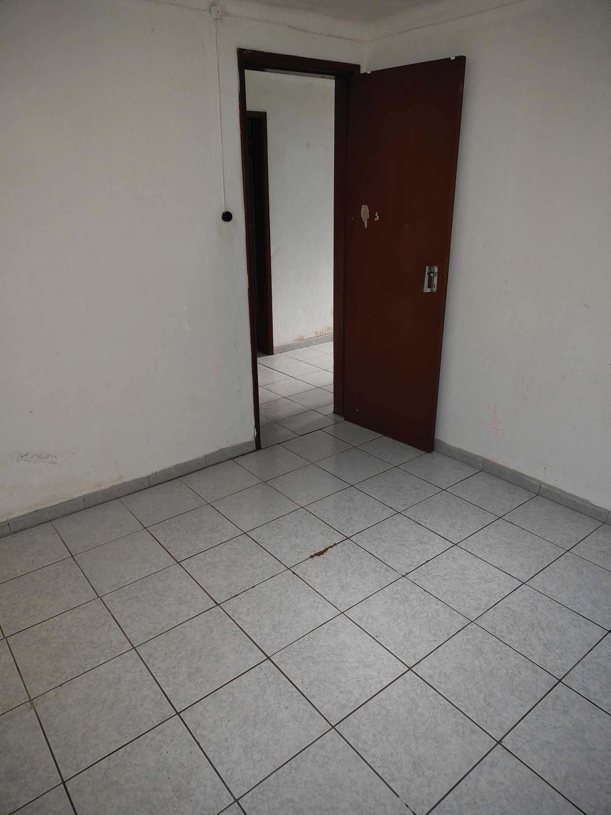 Moradia independente à VENDA na R. dos Ferreiros, 14, ALMEIDA