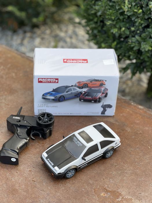 Машинка на пульті. Машинка на радіокеруванні. Дрифт машинка. Тойота.