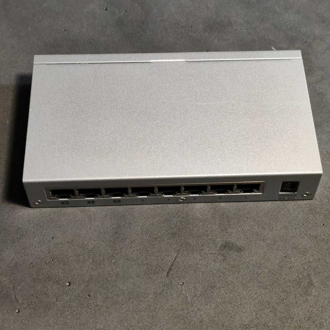 Switch Komputerowy Przekaźnik Ethernet 8 portów (8x10/100Mbit)