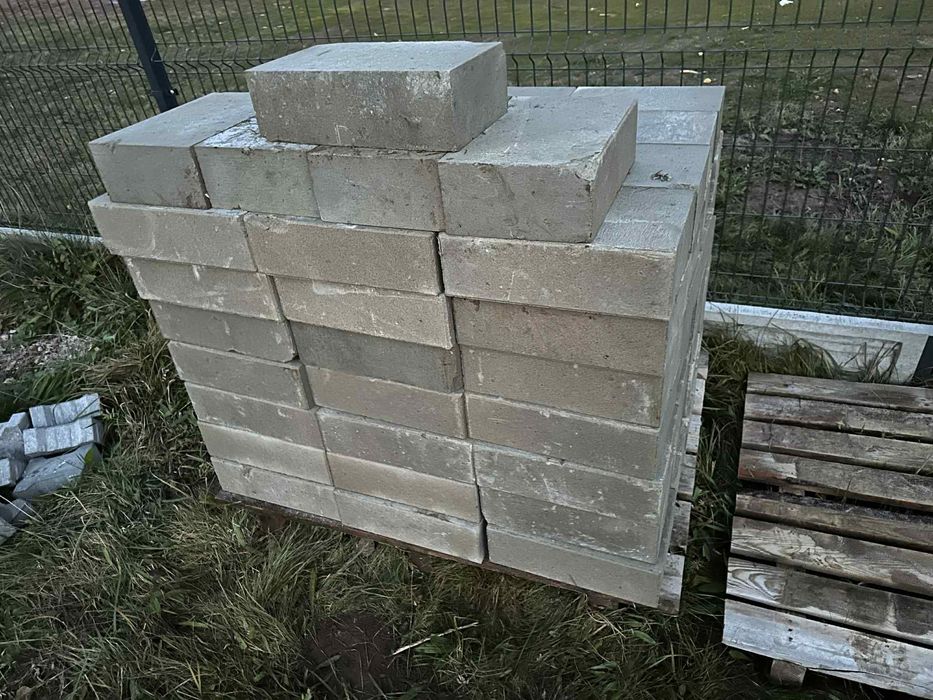 Bloczki fundamentowe b15 tanio 90 sztuk