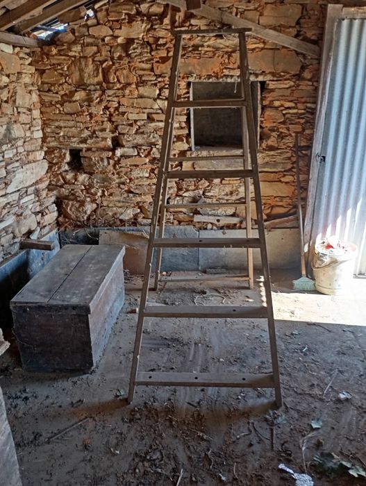 Vendo este escada muita bonita bom estado