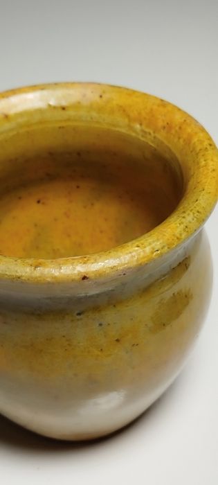 Nieduże naczynie - wazon lub czarka, wyjątkowy kolor