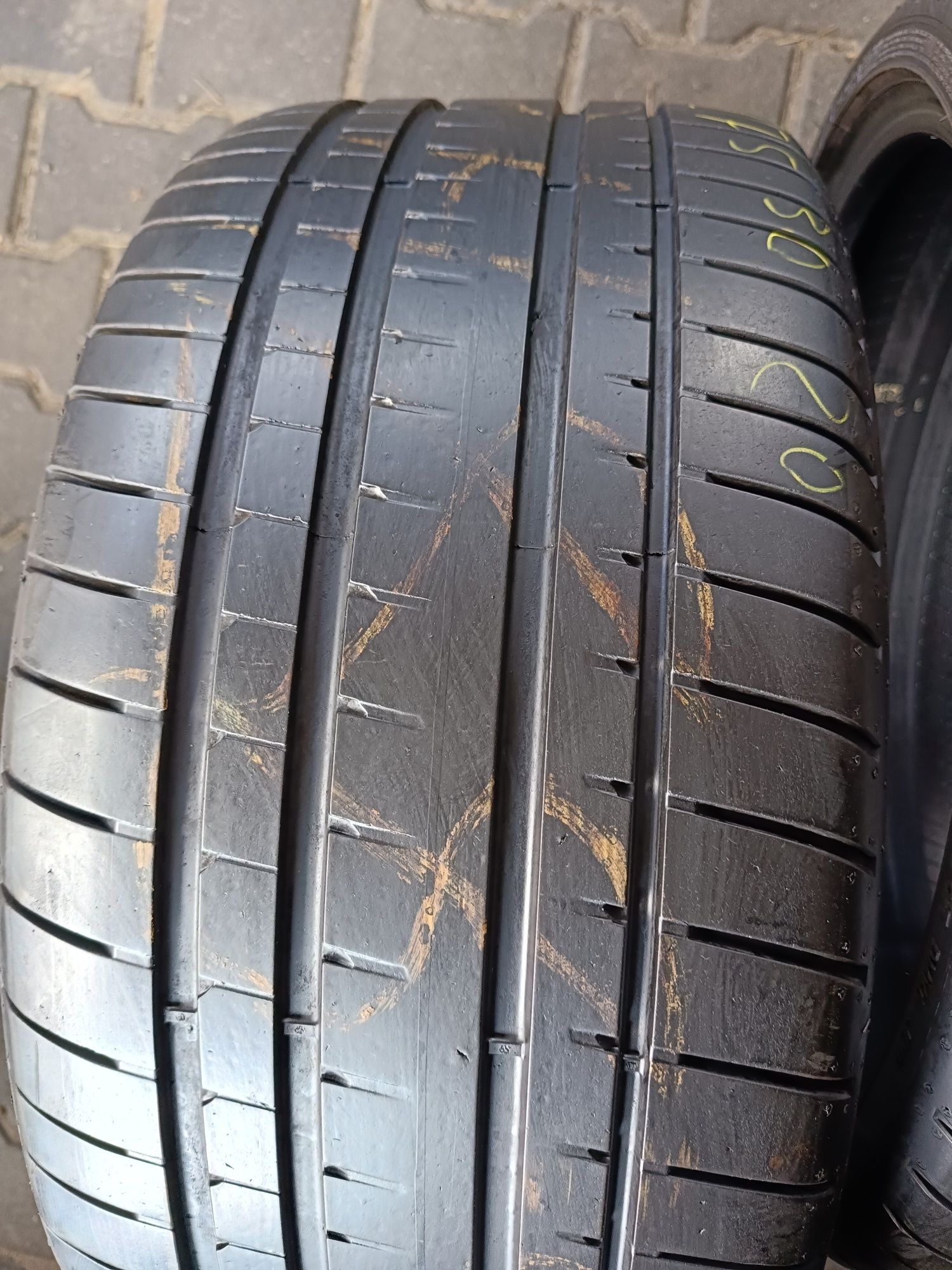 Opony letnie 2 sztuk o rozmiarze 275/30/20 firmy Goodyear