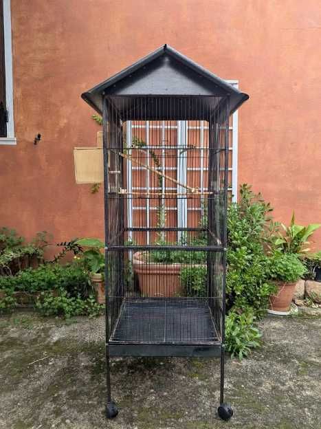 Великий вольєр для птахів