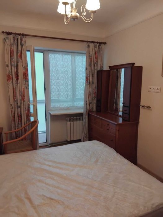 Оренда в центрі 2-х  квартири з студією-кухнею