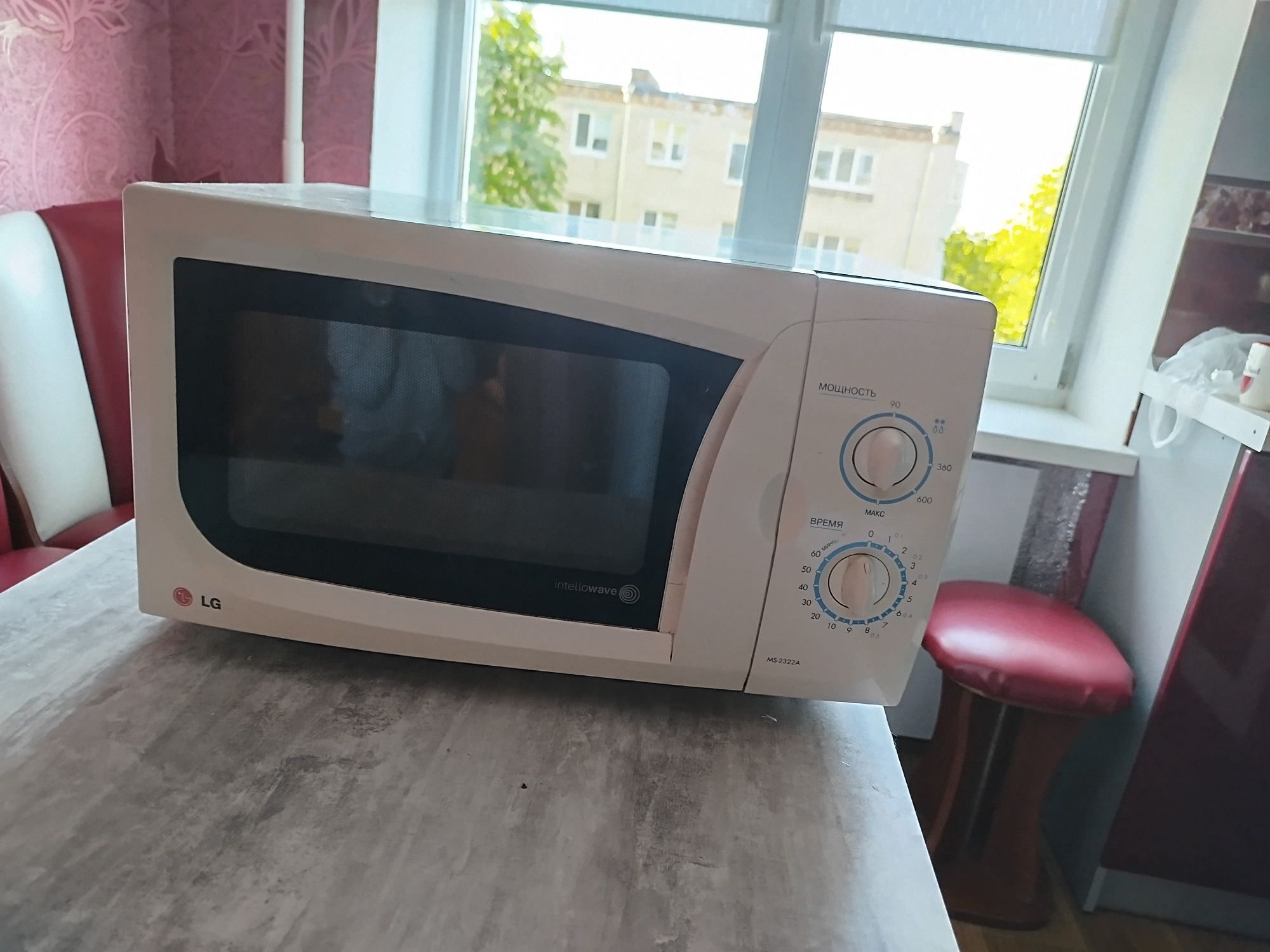 Мікрохвильова піч LG ms2322a