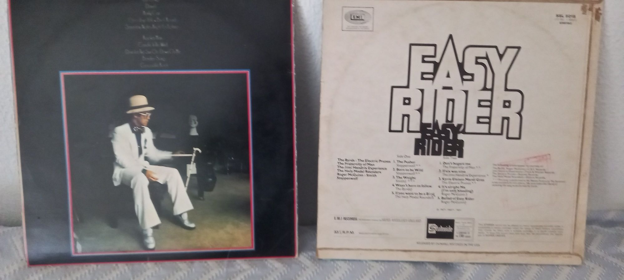 LP de Elton John e Easy rider