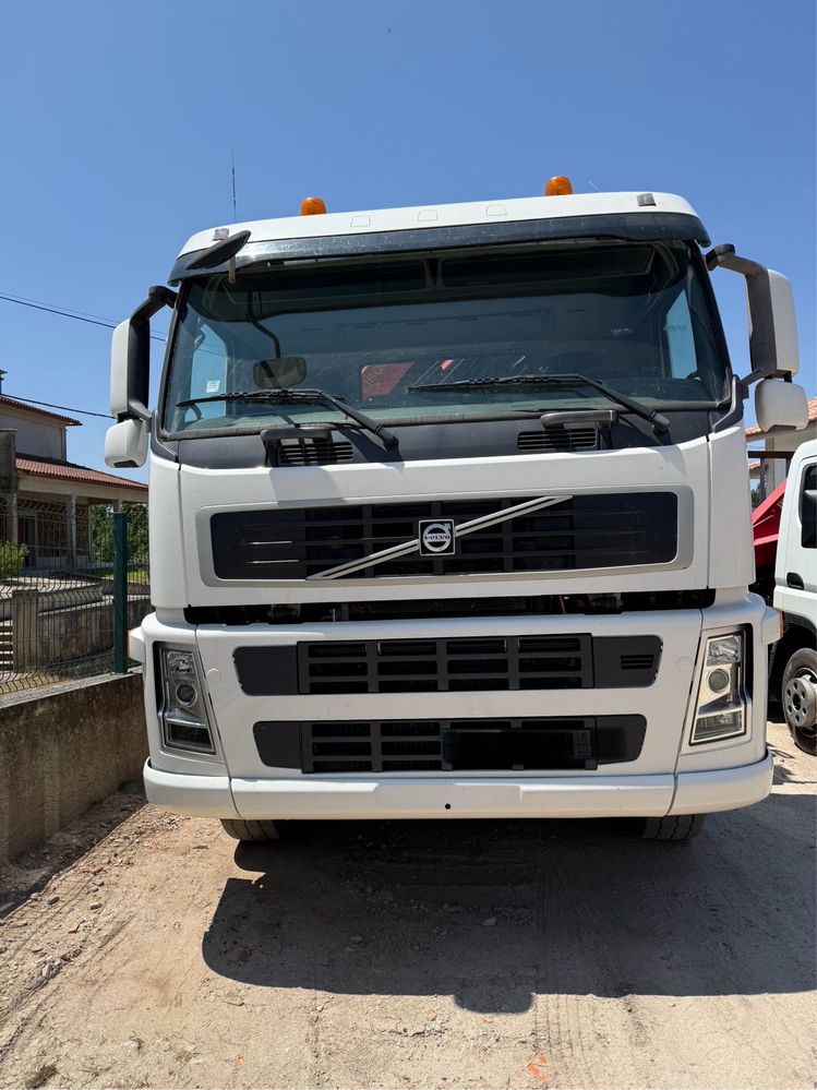 Volvo FM440 com grua e bascúla