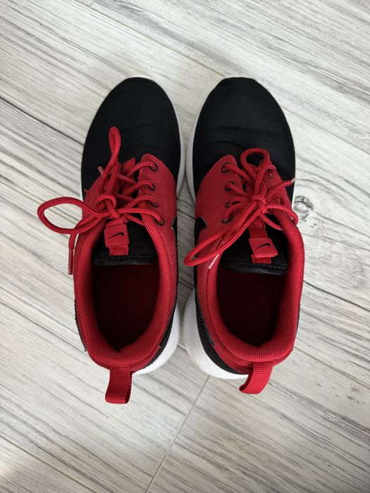 Nike RosheRun czarno czerwone 36,5 UK 4