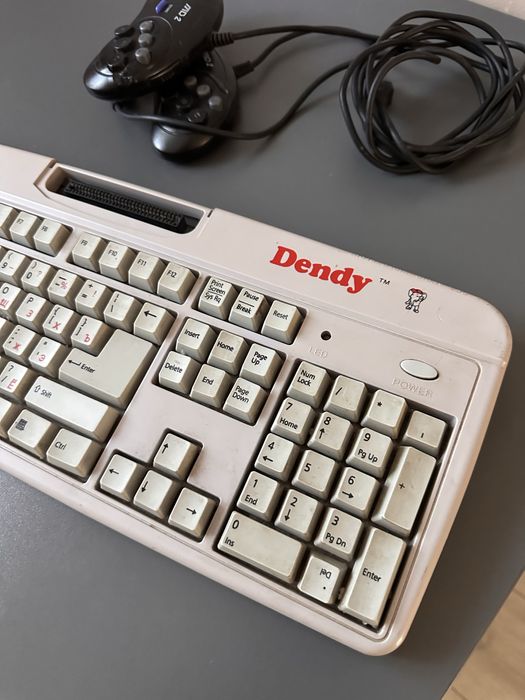 Игровая приставка Dendy  8 бит