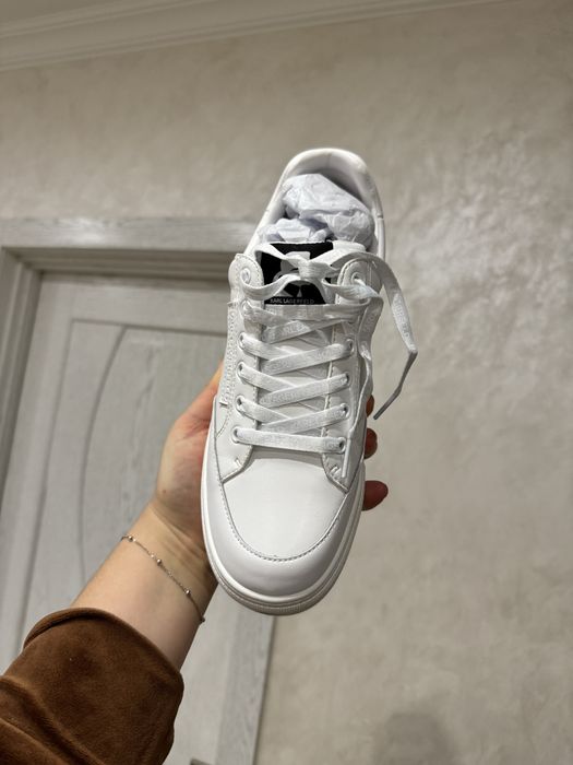 Оригінальні кросівки Karl Lagerfeld Розмір 9.5US 3540 грн