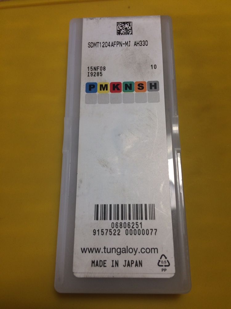 Твердосплав на резцы упаковка+2 штучки. Tungaloy SDMT1204AFPN-MJ AH3