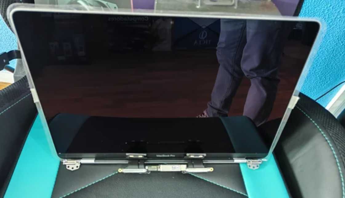 LCD para MacBook Pro A2338 M1 – Novo e de Qualidade Excelente!
