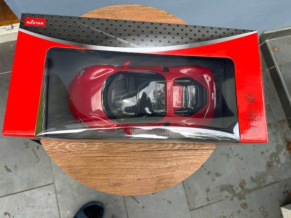 Rastar Ferrari 296 GTS Pojazd Zdalnie Sterowany RC Samochód Auto + Pil