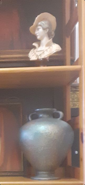 Estatueta Marfinite Busto Dama Antiga peça de Alain Giannelli