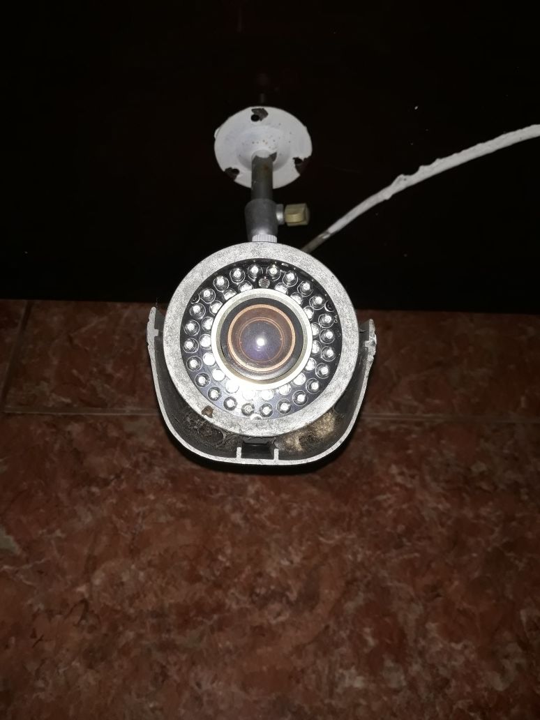Câmera de vigilância a cores