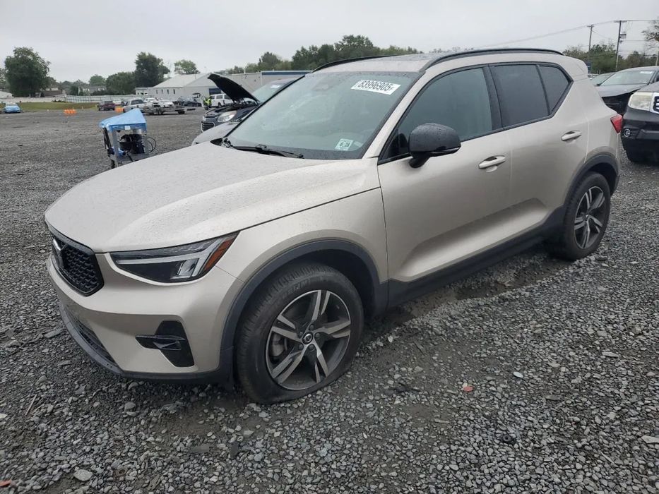 Volvo XC 40 2023 VOLVO XC40 PLUS /4x4/Automat/Niski przebieg/
