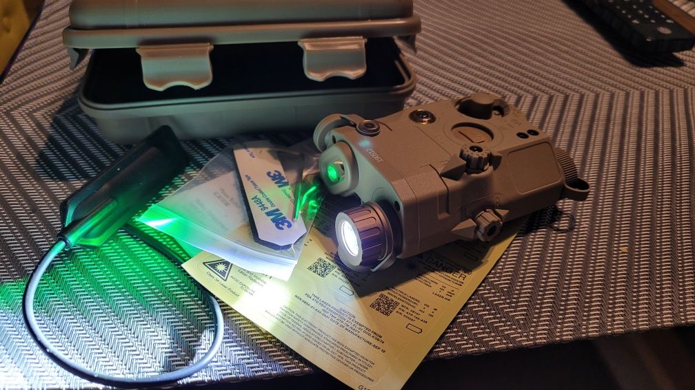 puszka latarka taktyczna laser IR an/peq 15 asg
