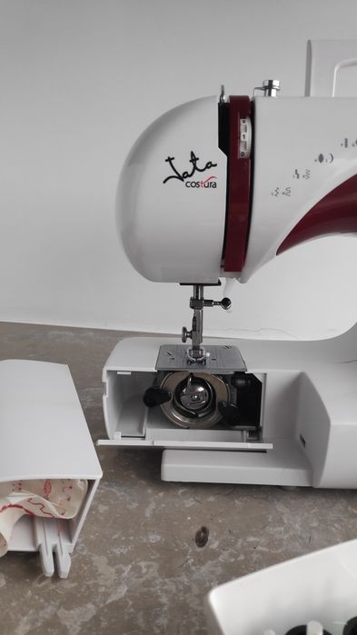 Máquina de Costura Jata + Caixa de Costura