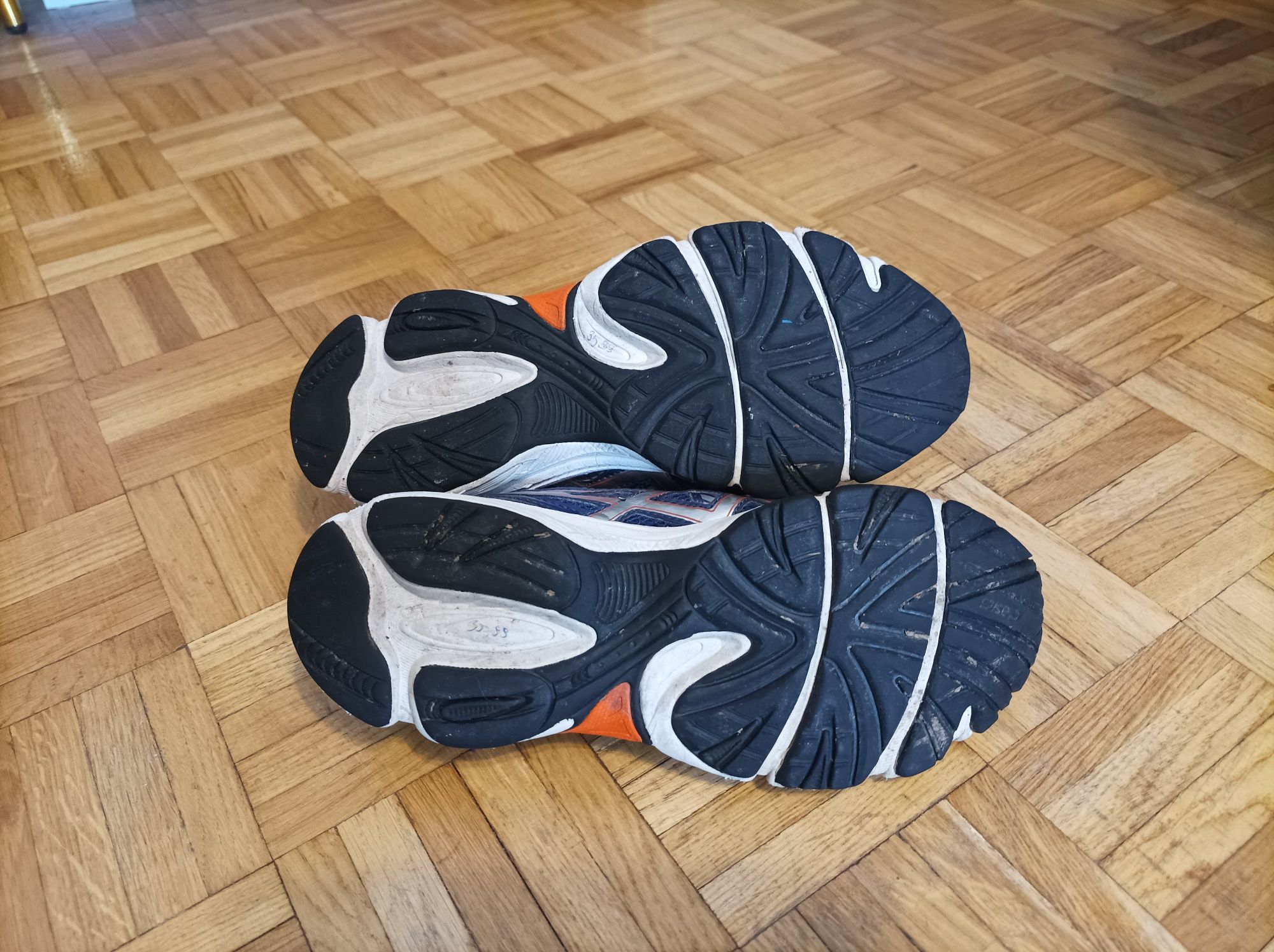 Buty sportowe damskie Asics Ikaia
