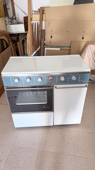 Fogão a gás e elétrico com forno