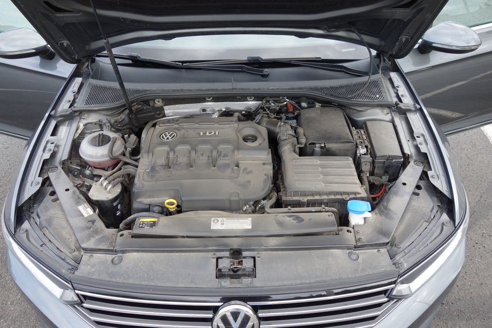 Volkswagen Passat b8  хороший стан