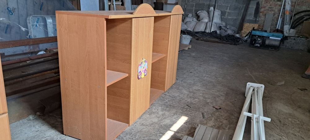 Підвісна шафа для одягу