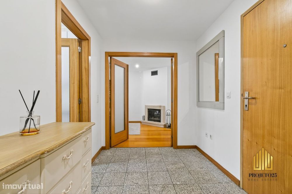 T2 como Novo em Condº Reservado, Junto ao Parque de Moutidos!