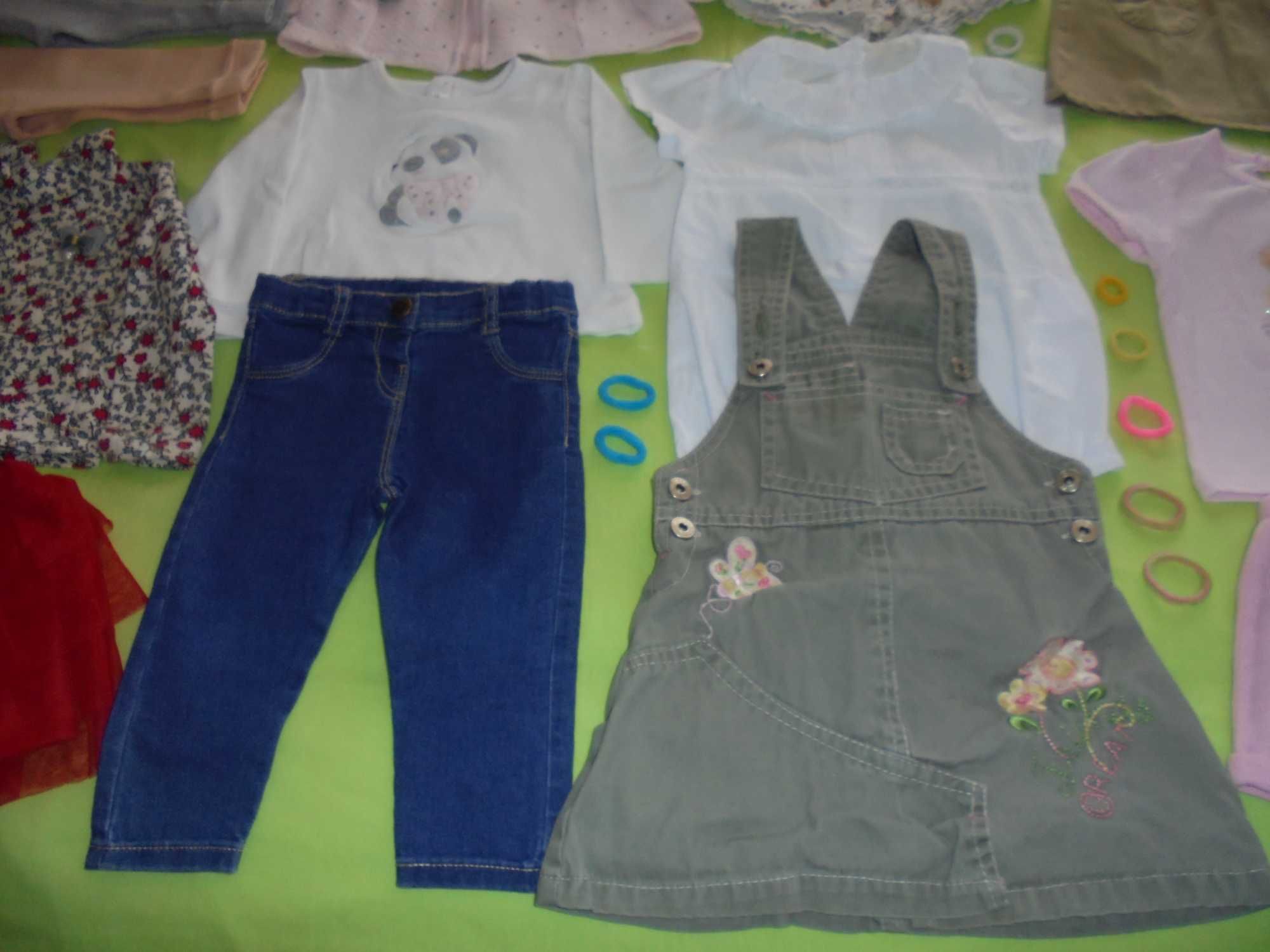 lote de roupa de menina bebé o peluche