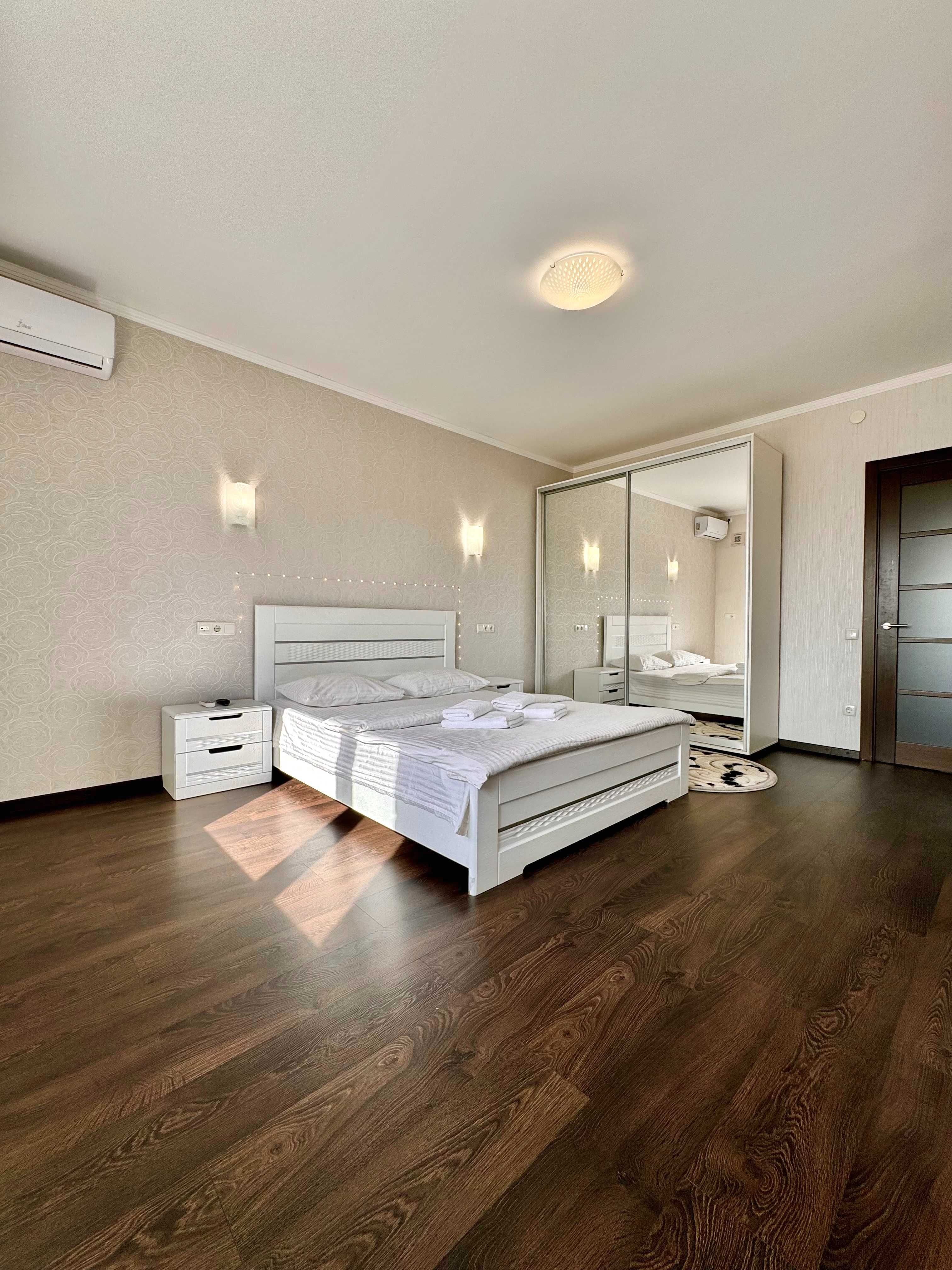 ApartPoltavaСВІТЛІ апарт.80м2 ,ОКРЕМІ кімн, НОВОБУДОВА.Центр.ЧЕК банк.