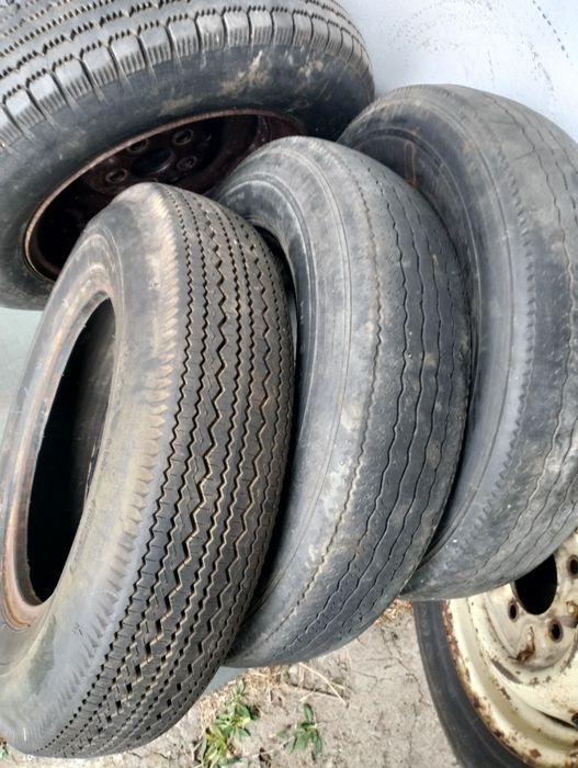 Sprzedam oś i opony z felgami do syreny lub do Warszawy