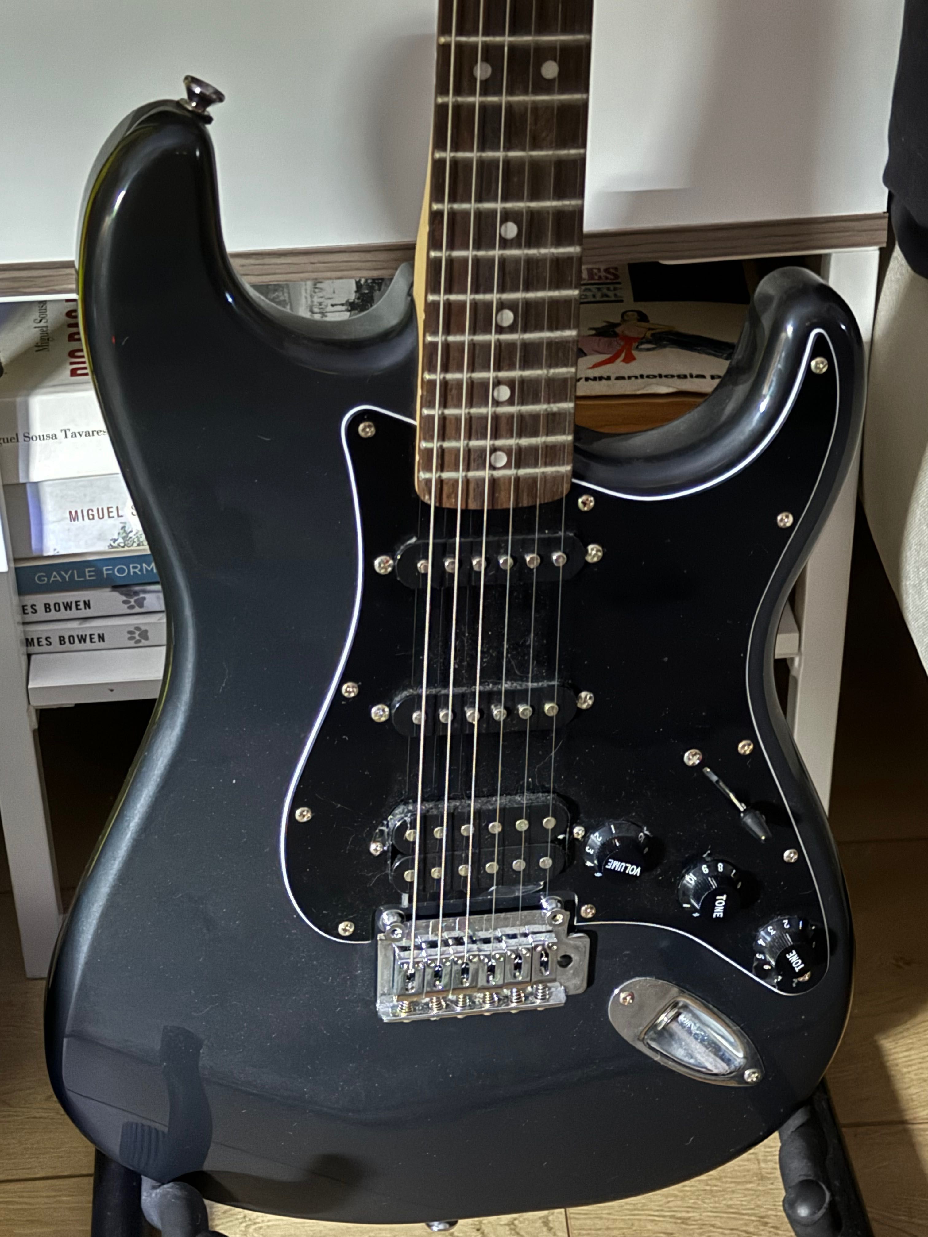Guitarra Elétrica + Amplificador Fender