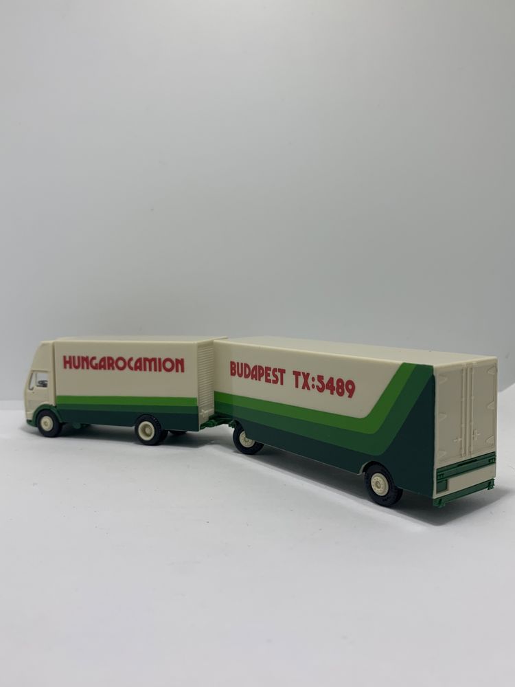 Mercedes “Hungarocamion” da Herpa escala H0 1/87