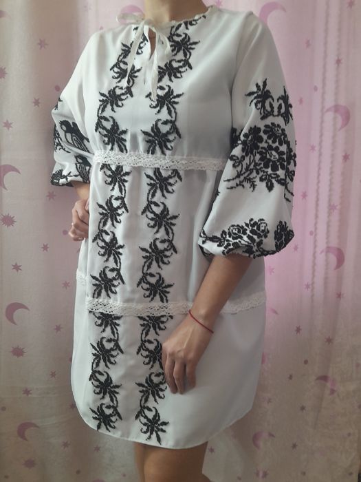 Сукня вишита бісером.