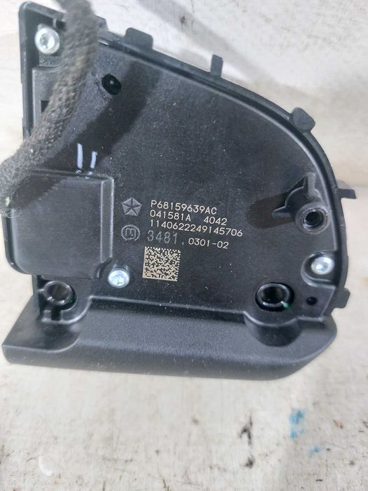 Jeep Grand Cherokee 14- Кнопки управления на руле левые / правые