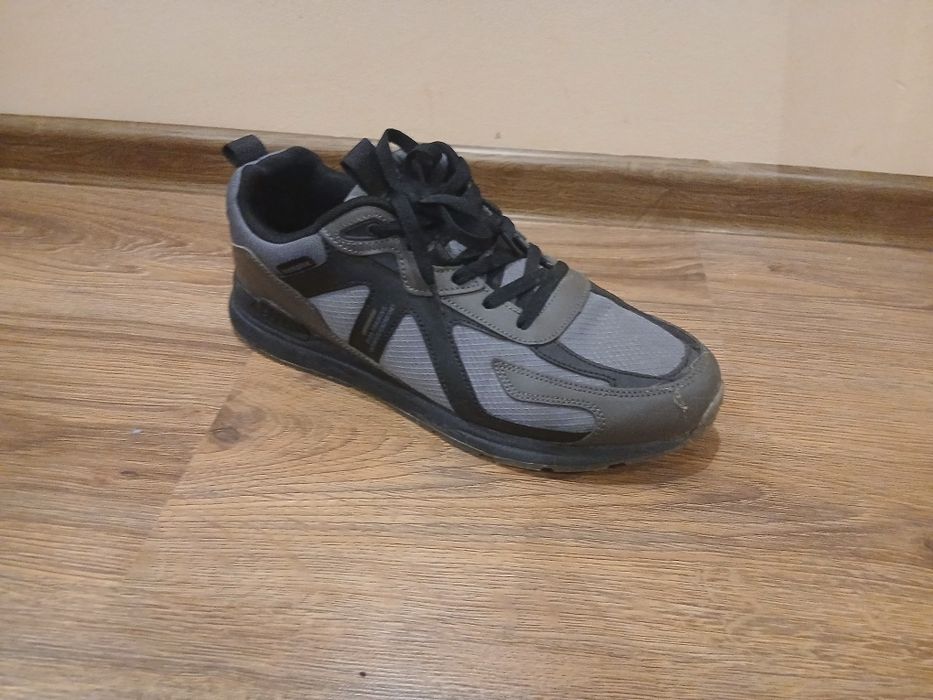 Кросовки baasploa 45 размер