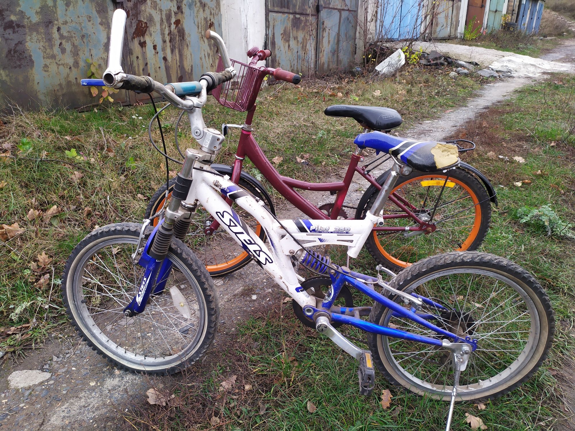 Продам два детских велосипеда.