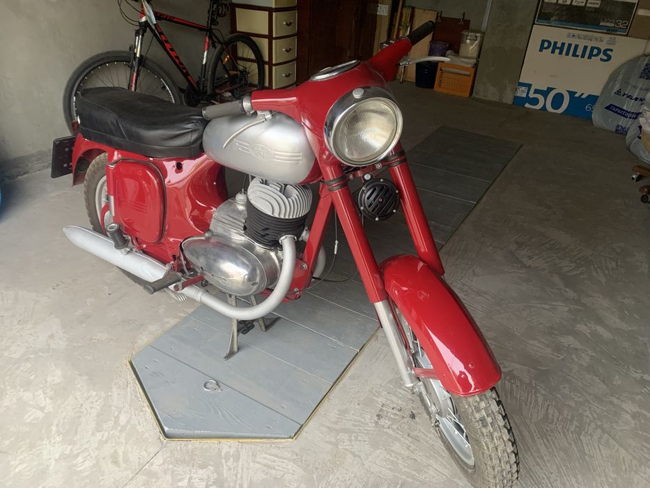 Продам мотоцикл Ява старушка