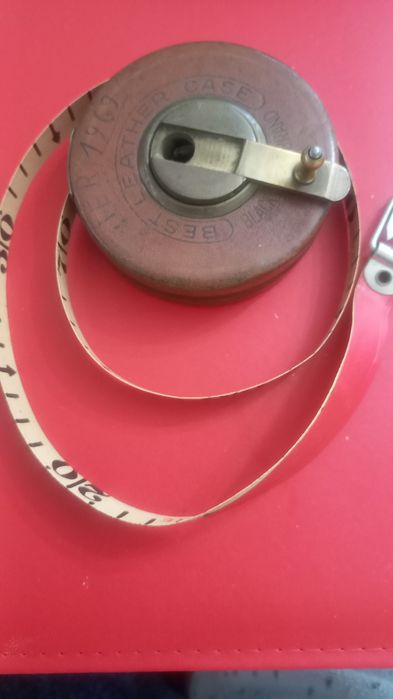 Fita métrica manual.