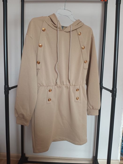 Sukienka dresowa z kapturem